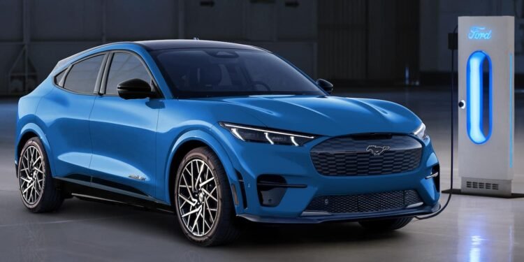 Vendas de Elétricos da Ford Sob Ameaça? CEO Alerta Sobre Políticas de Trump