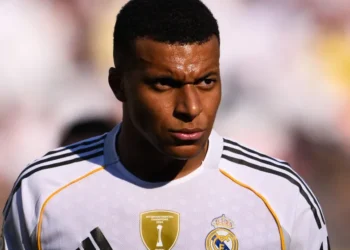 Mbappé brilha com hat-trick, Real Madrid atropela Kairat e lidera Champions