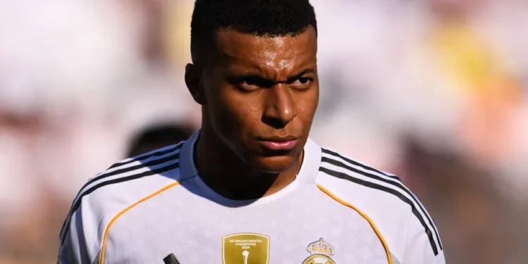 Mbappé brilha com hat-trick, Real Madrid atropela Kairat e lidera Champions