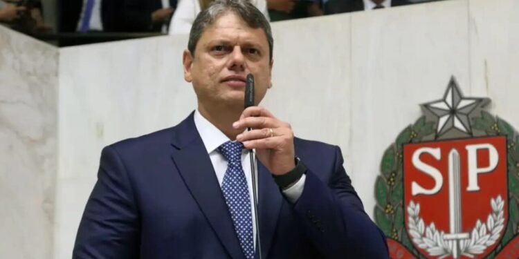 Crise do Metanol: Tarcísio se desculpa por ‘piada’ em meio a mortes