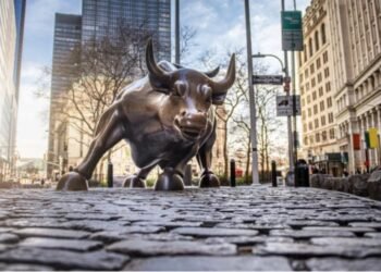 Bolsas de NY Disparam: Tecnologia e Acordo EUA-China Impulsionam Fechamento em Alta