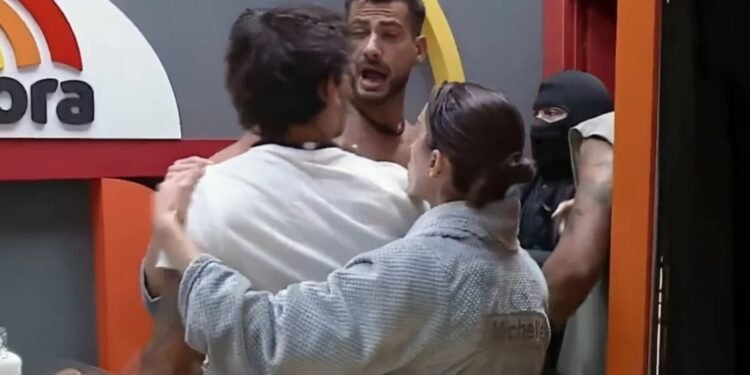 Cusparada e Acusações Marcam Barraco Explosivo em A Fazenda 17