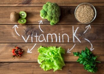 Vitamina K: Esperança no Combate ao Alzheimer e Parkinson Revelada em Estudo