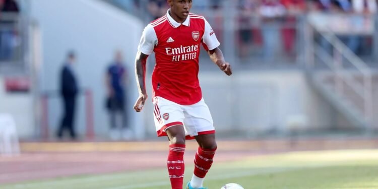 Arsenal Despacha Atlético com Goleada e Brilho Brasileiro