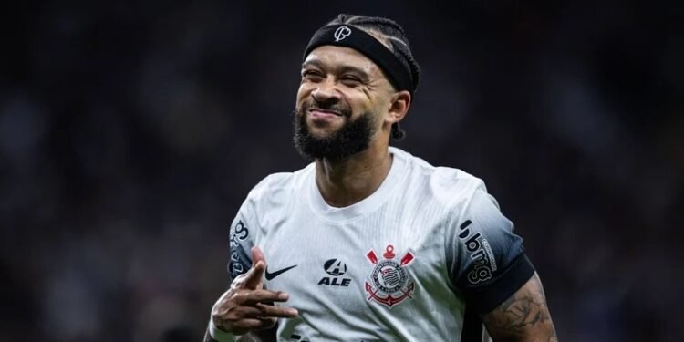 Depay Zomba de Zagueiro Após Bolada