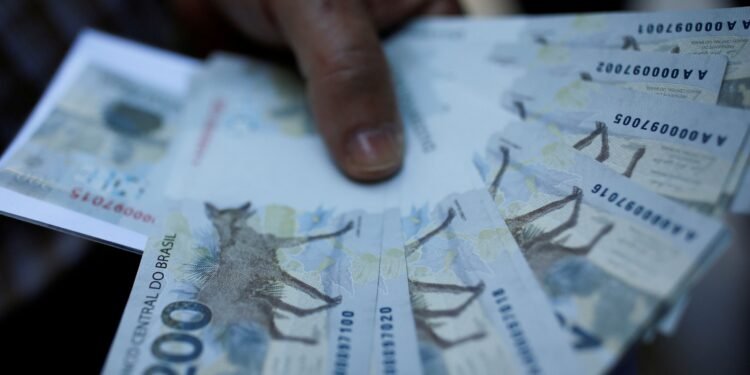 Taxas de DI Recuam, Mas Dúvidas Fiscais Abalam Queda Mais Íngreme