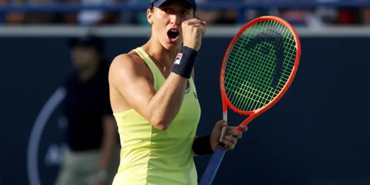 Luisa Stefani Avança em Wuhan com Vitória nas Duplas