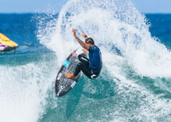 Brasil Domina Oitavas no Surfe em Portugal: Seis Atletas na Disputa