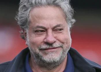 Casares muda postura e implementa mais abertura na gestão do São Paulo