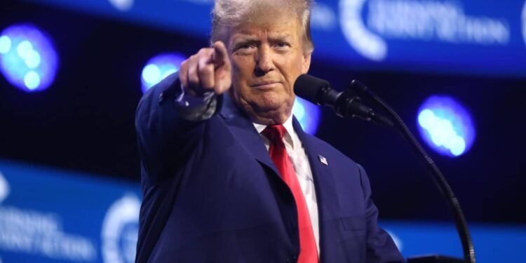 Trump Anuncia Acordo para Reduzir Preço de Remédios para Obesidade