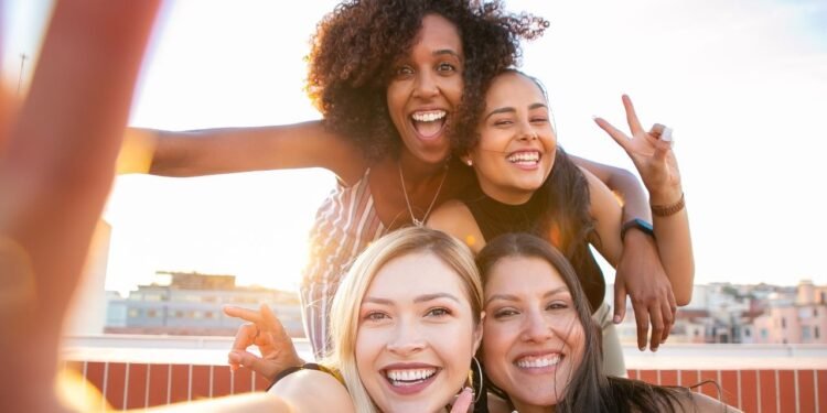 Sorrir Potencializa Humor e Bem-Estar Emocional, Aponta Pesquisa