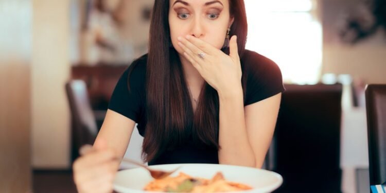 Verão Alerta: Intoxicação Alimentar Dispara! Saiba Como Evitar e o Que Fazer.