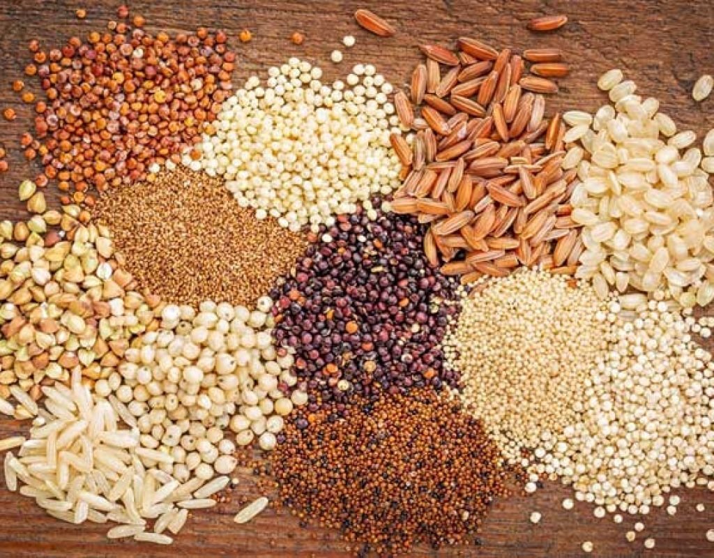 Grãos, cereais e alimentos integrais no jantar